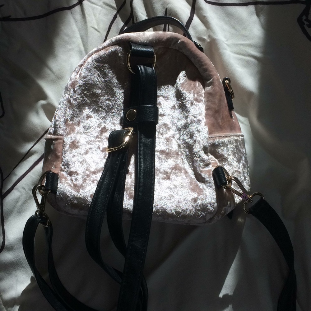 Backpack - Picture 2 of 6